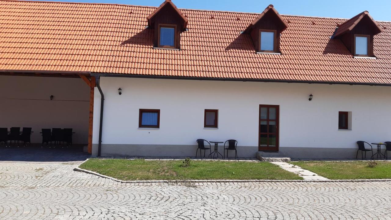 Martinuv Dvur Apartment Plzen Luaran gambar