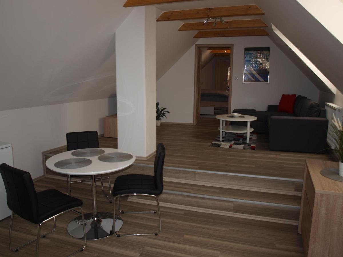 Martinuv Dvur Apartment Plzen Luaran gambar